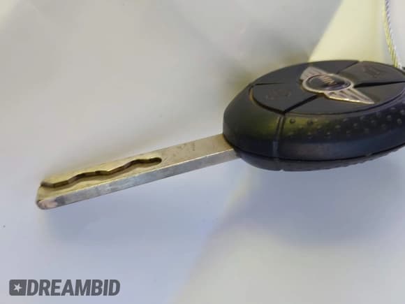 ✅ 2005 MINI Convertible S • VIN: WMWRH33575TK55935 • Lot: 42929744. Wystawiony na IAAI z przebiegiem 126 140 mil. Bezpłatny archiwum sprzedaży aukcyjnych z USA i szczegółowy raport historii pojazdu na DreamBid. Zdjęcie 11.