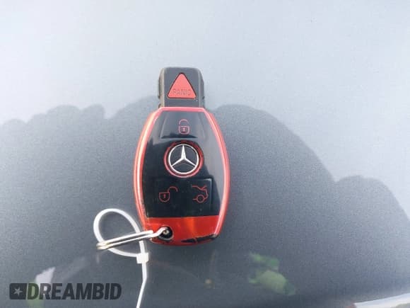 ✅ 2017 Mercedes-Benz C 300 • VIN: 55SWF4KB6HU198528 • Lot: 43802756. Wystawiony na IAAI z przebiegiem 101 130 mil. Bezpłatny archiwum sprzedaży aukcyjnych z USA i szczegółowy raport historii pojazdu na DreamBid. Zdjęcie 11.