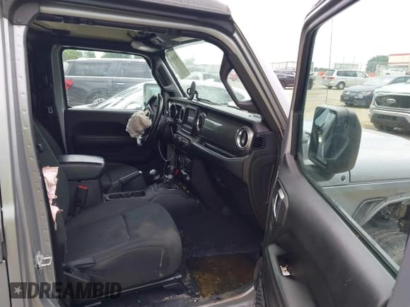 ✅ 2020 Jeep Wrangler Unlimited Sahara • VIN: 1C4HJXENXLW135615 • Lot: 42611859. Wystawiony na IAAI z przebiegiem 85 452 mil. Bezpłatny archiwum sprzedaży aukcyjnych z USA i szczegółowy raport historii pojazdu na DreamBid. Zdjęcie 5.