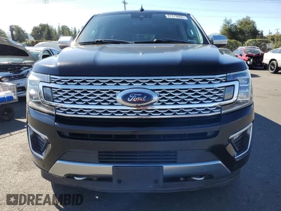 ✅ 2018 Ford Expedition Platinum • VIN: 1FMJU1MT1JEA22530 • Lot: 87279605. Wystawiony na Copart z przebiegiem 134 805 mil. Bezpłatny archiwum sprzedaży aukcyjnych z USA i szczegółowy raport historii pojazdu na DreamBid. Zdjęcie 5.