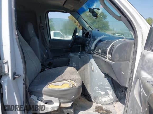 ✅ 2003 Ford Econoline Cargo Super • VIN: 1FTNS24L23HA64806 • Lot: 41788840. Wystawiony na IAAI z przebiegiem 312 125 mil. Bezpłatny archiwum sprzedaży aukcyjnych z USA i szczegółowy raport historii pojazdu na DreamBid. Zdjęcie 5.