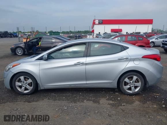 ✅ 2013 Hyundai Elantra Limited • VIN: 5NPDH4AE9DH286208 • Lot: 42152255. Listed on IAAI with 134,231 mi. Free auction sales archive from the USA and detailed vehicle history report at DreamBid. Image 14.