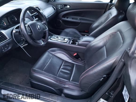 ✅ 2015 Jaguar XK XKR • VIN: SAJWA4EC3FMB55519 • Lot: 36145703. Wystawiony na Copart z przebiegiem Nie podano. Bezpłatny archiwum sprzedaży aukcyjnych z USA i szczegółowy raport historii pojazdu na DreamBid. Zdjęcie 7.