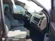 2018 Ram 1500 Tradesman z VIN 1C6RR6FTXJS100752, wystawiony jako IAAI lot #42283635 z przebiegiem 91 347 mil mil oraz . Historia ofert i sprzedaży dostępna na DreamBid. Obrazek 5.