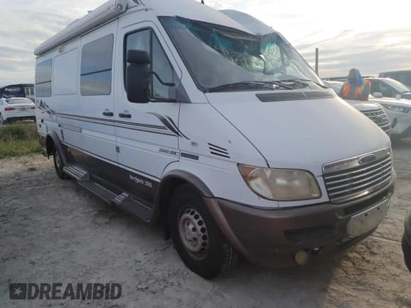 ✅ 2004 Dodge Sprinter • VIN: WD2PD744345627663 • Lot: 75661144. Listed on Copart with Not provided. Free auction sales archive from the USA and detailed vehicle history report at DreamBid. Image 4.