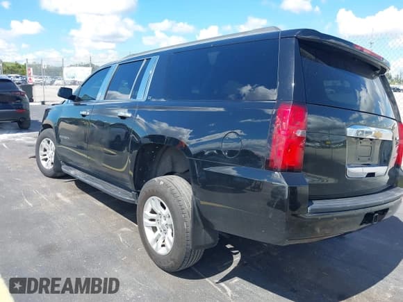 ✅ 2019 Chevrolet Suburban LT • VIN: 1GNSCHKC1KR307933 • Lot: 43463096. Wystawiony na IAAI z przebiegiem 200 666 mil. Bezpłatny archiwum sprzedaży aukcyjnych z USA i szczegółowy raport historii pojazdu na DreamBid. Zdjęcie 3.
