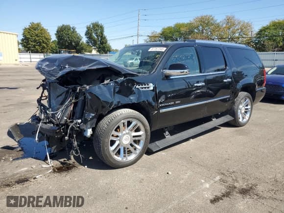 ✅ 2013 Cadillac Escalade ESV Platinum Edition • VIN: 1GYS4KEF6DR135680 • Lot: 81767345. Listed on Copart with 139,068 mi. Free auction sales archive from the USA and detailed vehicle history report at DreamBid. Image 1.