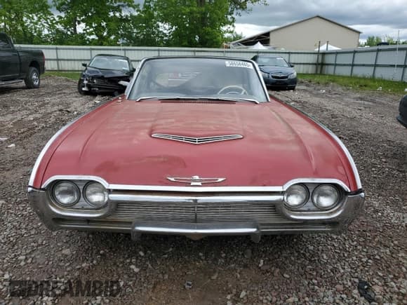 ✅ 1961 Ford Thunderbird • VIN: 1Y71Z157164 • Lot: 58658465. Wystawiony na Copart z przebiegiem 67 655 mil. Bezpłatny archiwum sprzedaży aukcyjnych z USA i szczegółowy raport historii pojazdu na DreamBid. Zdjęcie 5.