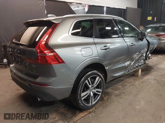 ✅ 2019 Volvo XC60 Momentum • VIN: LYVA22RK4KB229432 • Lot: 42419336. Wystawiony na IAAI z przebiegiem 67 179 mil. Bezpłatny archiwum sprzedaży aukcyjnych z USA i szczegółowy raport historii pojazdu na DreamBid. Zdjęcie 4.