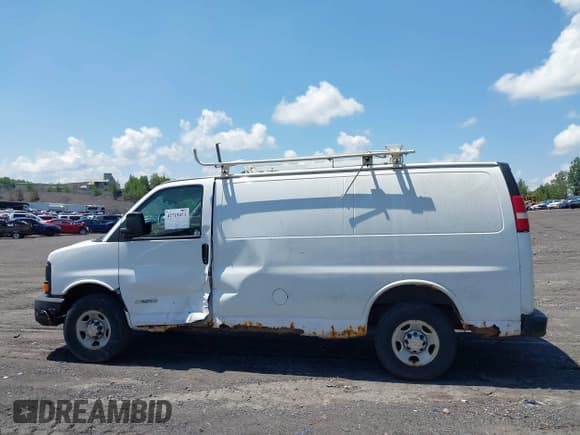 ✅ 2005 Chevrolet Express Cargo • VIN: 1GCGG25VX51137331 • Лот: 42719473. Опубликован ранее на IAAI с пробегом 225 658 миль. Бесплатный доступ к архиву аукционных продаж из США и подробный отчёт об истории автомобиля на DreamBid. Изображение 14.