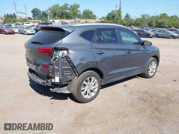 ✅ 2019 Hyundai Tucson Value • VIN: KM8J3CA44KU997932 • Lot: 43207015. Wystawiony na IAAI z przebiegiem 76 383 mil mil. Skorzystaj z bezpłatnego archiwum sprzedaży aukcyjnych z USA i zobacz szczegółowy raport historii pojazdu na DreamBid. Zdjęcie 4.