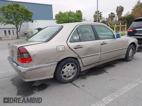 ✅ 1999 Mercedes-Benz C 230/260/280/320 • VIN: WDBHA29G8XA784619 • Lot: 42120920. Listed on IAAI with 49,387 mi. Free auction sales archive from the USA and detailed vehicle history report at DreamBid. Image 4.