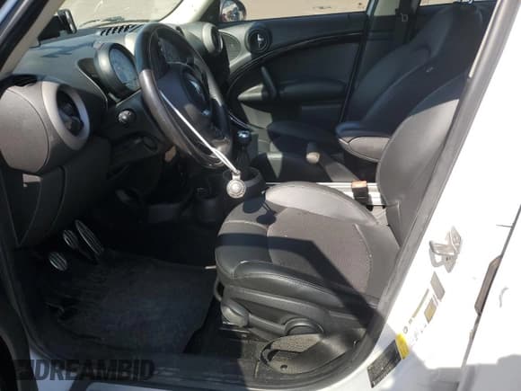 ✅ 2011 MINI Countryman S • VIN: WMWZC3C51BWM25988 • Lot: 80137015. Wystawiony na Copart z przebiegiem 154 492 mil. Bezpłatny archiwum sprzedaży aukcyjnych z USA i szczegółowy raport historii pojazdu na DreamBid. Zdjęcie 7.