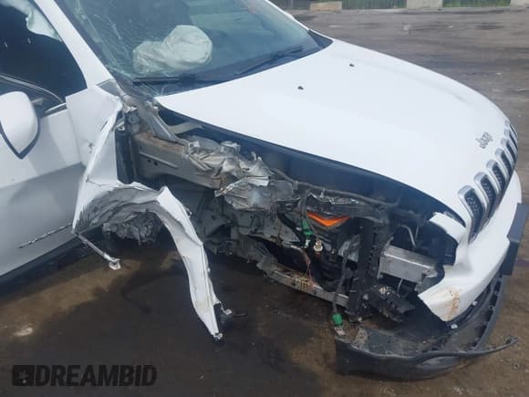 ✅ 2018 Jeep Cherokee Latitude Plus • VIN: 1C4PJMLB4JD572571 • Lot: 42939258. Listed on IAAI with 136,838 mi. Free auction sales archive from the USA and detailed vehicle history report at DreamBid. Image 6.