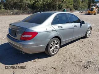 ✅ 2014 Mercedes-Benz C 300 Sport • VIN: WDDGF8AB0ER318687 • Lot: 43470271. Wystawiony na IAAI z przebiegiem 176 892 mil. Bezpłatny archiwum sprzedaży aukcyjnych z USA i szczegółowy raport historii pojazdu na DreamBid. Zdjęcie 4.