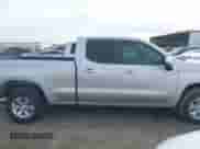 2020 Chevrolet Silverado 1500 LT z VIN 1GCRYDEKXLZ233126, wystawiony jako IAAI lot #41607694 z przebiegiem 111 246 mil mil oraz . Historia ofert i sprzedaży dostępna na DreamBid. Obrazek 14.