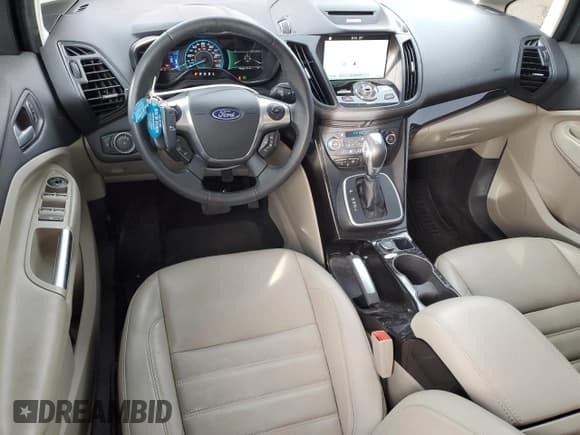 ✅ 2017 Ford C-Max Titanium • VIN: 1FADP5DU2HL109745 • Lot: 43335025. Wystawiony na Copart z przebiegiem 20 750 mil. Bezpłatny archiwum sprzedaży aukcyjnych z USA i szczegółowy raport historii pojazdu na DreamBid. Zdjęcie 8.