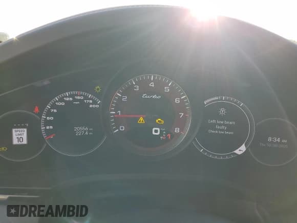 ✅ 2023 Porsche Cayenne Turbo • VIN: WP1AF2AY0PDA20298 • Lot: 90679445. Wystawiony na Copart z przebiegiem 20 556 mil. Bezpłatny archiwum sprzedaży aukcyjnych z USA i szczegółowy raport historii pojazdu na DreamBid. Zdjęcie 9.