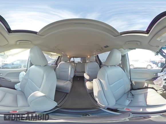 ✅ 2017 Toyota Sienna XLE • VIN: 5TDDZ3DCXHS165849 • Lot: 84985585. Wystawiony na Copart z przebiegiem 82 857 mil. Bezpłatny archiwum sprzedaży aukcyjnych z USA i szczegółowy raport historii pojazdu na DreamBid. Zdjęcie 14.