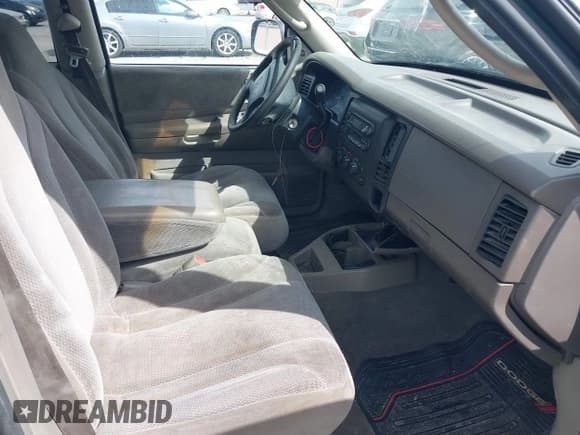 ✅ 2001 Dodge Dakota Sport • VIN: 1B7HL2AN81S281275 • Lot: 41693105. Wystawiony na IAAI z przebiegiem 276 182 mil. Bezpłatny archiwum sprzedaży aukcyjnych z USA i szczegółowy raport historii pojazdu na DreamBid. Zdjęcie 5.