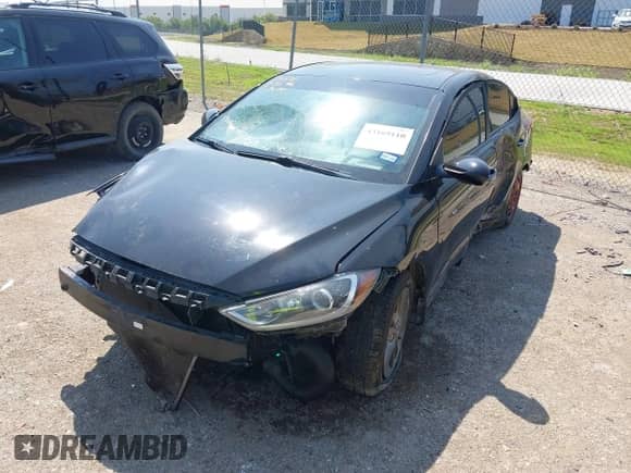 2018 Hyundai Elantra Value Edition z VIN KMHD84LF1JU475602, wystawiony jako IAAI lot #43169110 z przebiegiem 124 443 mil mil oraz . Historia ofert i sprzedaży dostępna na DreamBid. Obrazek 2.