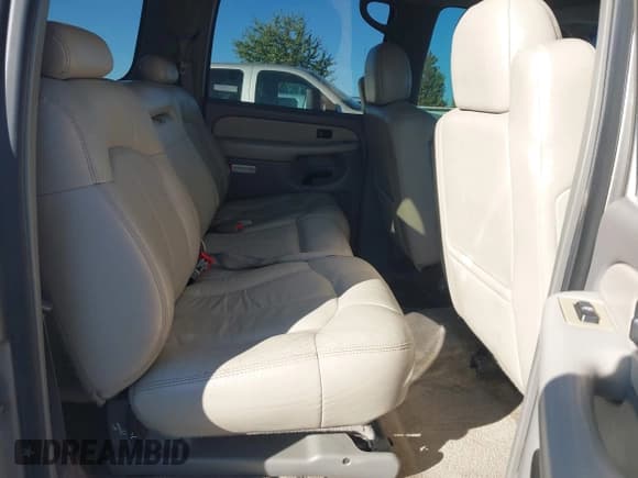 ✅ 2001 Chevrolet Suburban LT • VIN: 3GNGK26U91G242031 • Lot: 43443727. Listed on IAAI with Not provided. Free auction sales archive from the USA and detailed vehicle history report at DreamBid. Image 8.