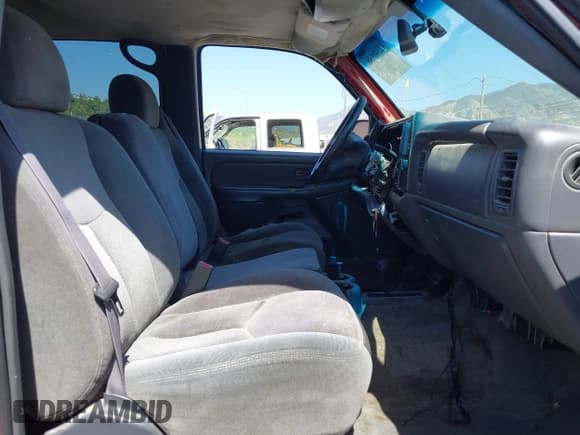 ✅ 2005 Chevrolet Silverado 2500HD LS • VIN: 1GCHK23U85F835517 • Lot: 42348998. Wystawiony na IAAI z przebiegiem 206 783 mil. Bezpłatny archiwum sprzedaży aukcyjnych z USA i szczegółowy raport historii pojazdu na DreamBid. Zdjęcie 5.