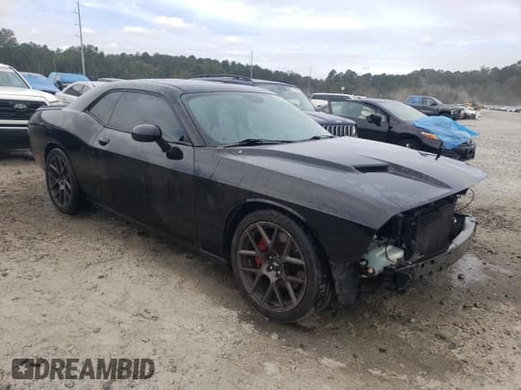 ✅ 2017 Dodge Challenger T/A 392 • VIN: 2C3CDZFJ4HH502379 • Lot: 74556524. Wystawiony na Copart z przebiegiem 108 298 mil. Bezpłatny archiwum sprzedaży aukcyjnych z USA i szczegółowy raport historii pojazdu na DreamBid. Zdjęcie 4.