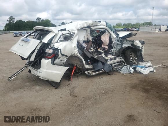 ✅ 2022 Toyota 4Runner Limited • VIN: JTEKU5JRXN5986411 • Лот: 57306445. Опубликован ранее на Copart с пробегом Не указан. Бесплатный доступ к архиву аукционных продаж из США и подробный отчёт об истории автомобиля на DreamBid. Изображение 3.