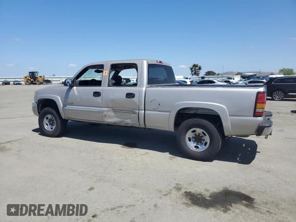 ✅ 2004 GMC Sierra 2500 SLE • VIN: 1GTGK23U64F211239 • Lot: 54905465. Listed on Copart with 193,492 mi. Free auction sales archive from the USA and detailed vehicle history report at DreamBid. Image 2.