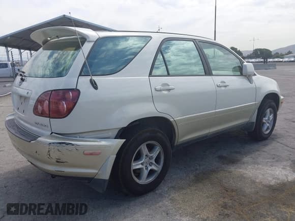 ✅ 2000 Lexus RX 300 • VIN: JT6HF10U9Y0132266 • Lot: 43009397. Wystawiony na IAAI z przebiegiem 175 445 mil. Bezpłatny archiwum sprzedaży aukcyjnych z USA i szczegółowy raport historii pojazdu na DreamBid. Zdjęcie 4.