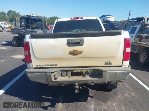 ✅ 2011 Chevrolet Silverado 1500 LTZ • VIN: 3GCPKTE33BG352680 • Lot: 43382370. Listed on IAAI with 196,852 mi. Free auction sales archive from the USA and detailed vehicle history report at DreamBid. Image 17.