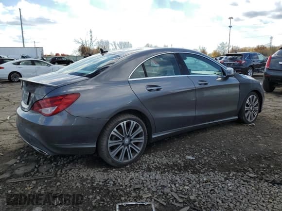 ✅ 2017 Mercedes-Benz CLA 250 • VIN: WDDSJ4EBXHN466501 • Lot: 91201735. Wystawiony na Copart z przebiegiem 123 703 mil. Bezpłatny archiwum sprzedaży aukcyjnych z USA i szczegółowy raport historii pojazdu na DreamBid. Zdjęcie 3.