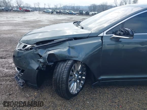 ✅ 2015 Lincoln MKZ • VIN: 3LN6L2J90FR616800 • Lot: 41683401. Wystawiony na IAAI z przebiegiem 92 239 mil. Bezpłatny archiwum sprzedaży aukcyjnych z USA i szczegółowy raport historii pojazdu na DreamBid. Zdjęcie 17.