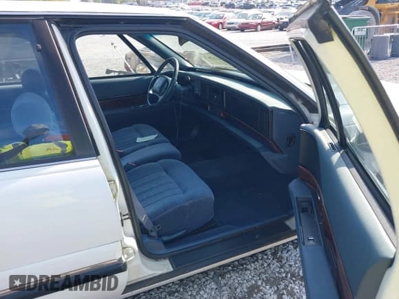 ✅ 1999 Buick LeSabre Custom • VIN: 1G4HP52K8XH495243 • Lot: 43123671. Wystawiony na IAAI z przebiegiem 112 173 mil. Bezpłatny archiwum sprzedaży aukcyjnych z USA i szczegółowy raport historii pojazdu na DreamBid. Zdjęcie 5.