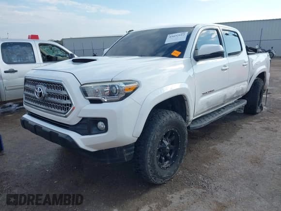 ✅ 2016 Toyota Tacoma SR5 • VIN: 3TMAZ5CN4GM010598 • Lot: 43432512. Wystawiony na IAAI z przebiegiem 89 858 mil. Bezpłatny archiwum sprzedaży aukcyjnych z USA i szczegółowy raport historii pojazdu na DreamBid. Zdjęcie 18.