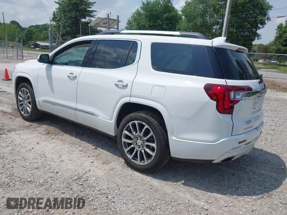 ✅ 2023 GMC Acadia Denali • VIN: 1GKKNPLS2PZ222680 • Lot: 42151736. Wystawiony na IAAI z przebiegiem 10 332 mil. Bezpłatny archiwum sprzedaży aukcyjnych z USA i szczegółowy raport historii pojazdu na DreamBid. Zdjęcie 3.