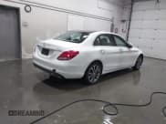 ✅ 2017 Mercedes-Benz C 300 • VIN: 55SWF4KB8HU180340 • Lot: 41613092. Wystawiony na IAAI z przebiegiem 82 818 mil. Bezpłatny archiwum sprzedaży aukcyjnych z USA i szczegółowy raport historii pojazdu na DreamBid. Zdjęcie 4.