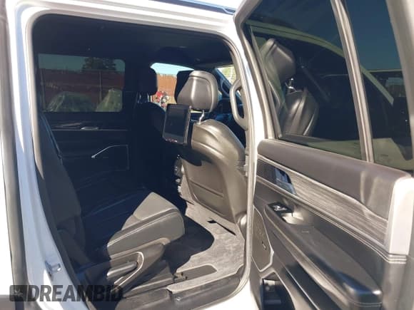 ✅ 2022 Jeep Wagoneer Series II • VIN: 1C4SJVBTXNS143317 • Лот: 43601168. Опубликован ранее на IAAI с пробегом 75 466 миль. Бесплатный доступ к архиву аукционных продаж из США и подробный отчёт об истории автомобиля на DreamBid. Изображение 8.