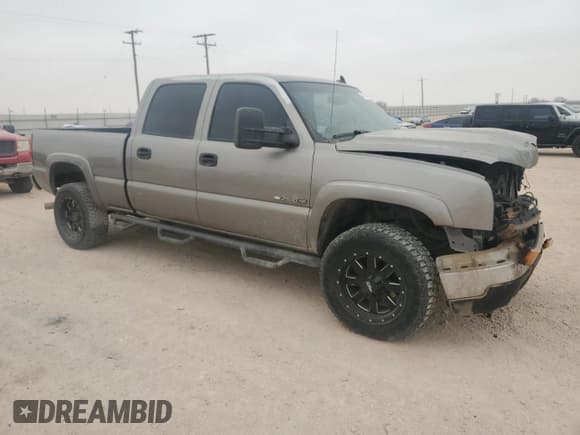 ✅ 2006 Chevrolet Silverado 2500HD LT1 • VIN: 1GCHC23D86F176983 • Лот: 44732465. Опубликован ранее на Copart с пробегом 223 649 миль. Бесплатный доступ к архиву аукционных продаж из США и подробный отчёт об истории автомобиля на DreamBid. Изображение 4.