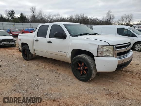 ✅ 2007 Chevrolet Silverado 1500 1LT • VIN: 3GCEK13M37G502799 • Lot: 87233434. Wystawiony na Copart z przebiegiem 210 654 mil. Bezpłatny archiwum sprzedaży aukcyjnych z USA i szczegółowy raport historii pojazdu na DreamBid. Zdjęcie 4.