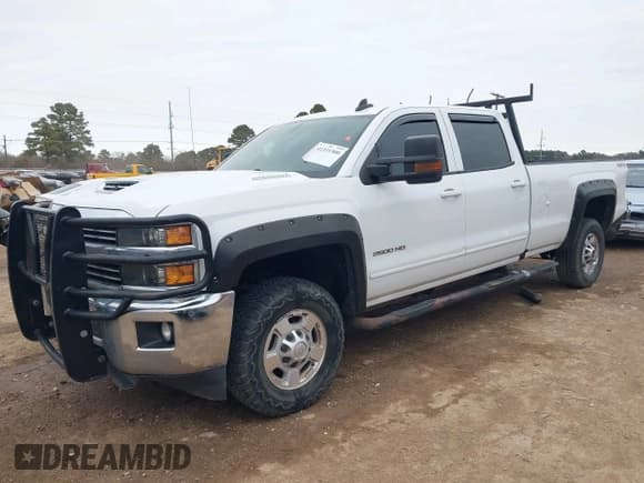 ✅ 2018 Chevrolet Silverado 2500HD LT • VIN: 1GC1KVEYXJF235496 • Лот: 41335300. Опубликован ранее на IAAI с пробегом 208 408 миль. Бесплатный доступ к архиву аукционных продаж из США и подробный отчёт об истории автомобиля на DreamBid. Изображение 2.