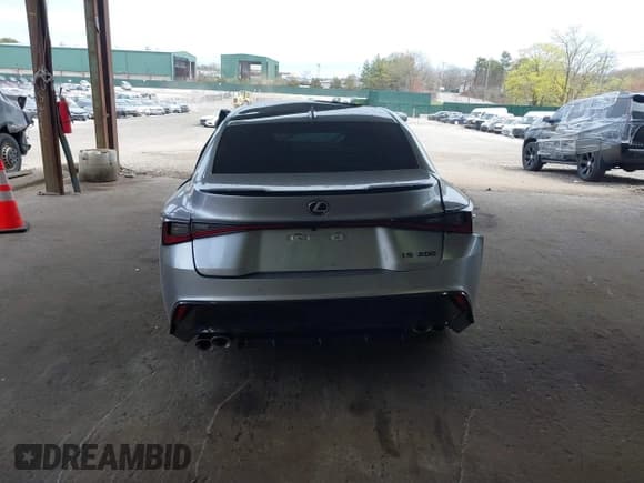 ✅ 2023 Lexus IS 500 F Sport Performance • VIN: JTHAP1D22P5002345 • Lot: 42068473. Wystawiony na IAAI z przebiegiem 27 998 mil. Bezpłatny archiwum sprzedaży aukcyjnych z USA i szczegółowy raport historii pojazdu na DreamBid. Zdjęcie 17.