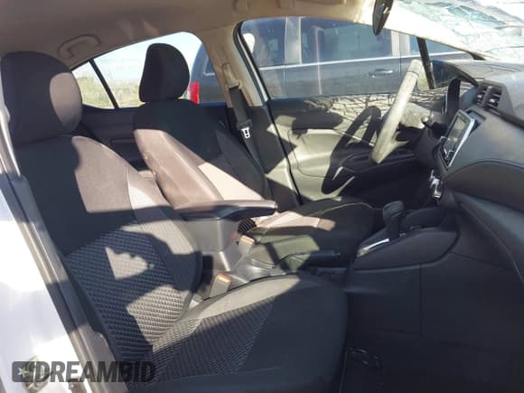 ✅ 2020 Nissan Versa S • VIN: 3N1CN8DV9LL834734 • Lot: 43336074. Wystawiony na IAAI z przebiegiem 162 686 mil. Bezpłatny archiwum sprzedaży aukcyjnych z USA i szczegółowy raport historii pojazdu na DreamBid. Zdjęcie 5.