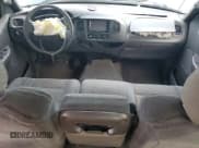 ✅ 2001 Ford F-150 XLT • VIN: 1FTRW08W11KB83672 • Lot: 71953905. Wystawiony na Copart z przebiegiem 275 076 mil. Bezpłatny archiwum sprzedaży aukcyjnych z USA i szczegółowy raport historii pojazdu na DreamBid. Zdjęcie 8.