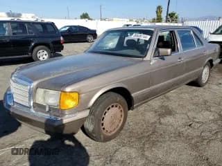 ✅ 1988 Mercedes-Benz 420 SEL • VIN: WDBCA35D2JA420781 • Lot: 80836744. Wystawiony na Copart z przebiegiem 218 273 mil. Bezpłatny archiwum sprzedaży aukcyjnych z USA i szczegółowy raport historii pojazdu na DreamBid. Zdjęcie 1.
