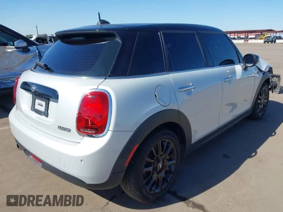 ✅ 2020 MINI Hardtop 4 Door Cooper • VIN: WMWXU7C08L2L76572 • Lot: 43526506. Wystawiony na IAAI z przebiegiem 34 249 mil. Bezpłatny archiwum sprzedaży aukcyjnych z USA i szczegółowy raport historii pojazdu na DreamBid. Zdjęcie 4.