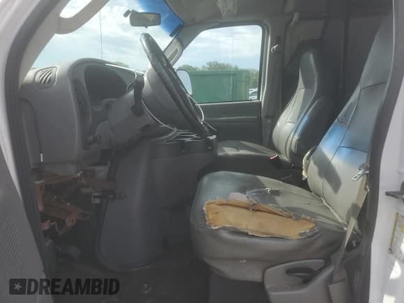 ✅ 2008 Ford Econoline Cargo Commercial • VIN: 1FTNE24W78DA44311 • Лот: 57152765. Опубликован ранее на Copart с пробегом 277 707 миль. Бесплатный доступ к архиву аукционных продаж из США и подробный отчёт об истории автомобиля на DreamBid. Изображение 7.