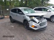 ✅ 2017 Ford Escape S • VIN: 1FMCU0F77HUD34662 • Lot: 43318035. Wystawiony na IAAI z przebiegiem 133 821 mil. Bezpłatny archiwum sprzedaży aukcyjnych z USA i szczegółowy raport historii pojazdu na DreamBid. Zdjęcie 1.