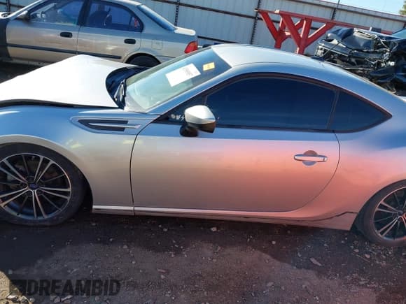 ✅ 2014 Subaru BRZ Premium • VIN: JF1ZCAB19E9600972 • Lot: 43585857. Wystawiony na IAAI z przebiegiem 135 073 mil. Bezpłatny archiwum sprzedaży aukcyjnych z USA i szczegółowy raport historii pojazdu na DreamBid. Zdjęcie 15.